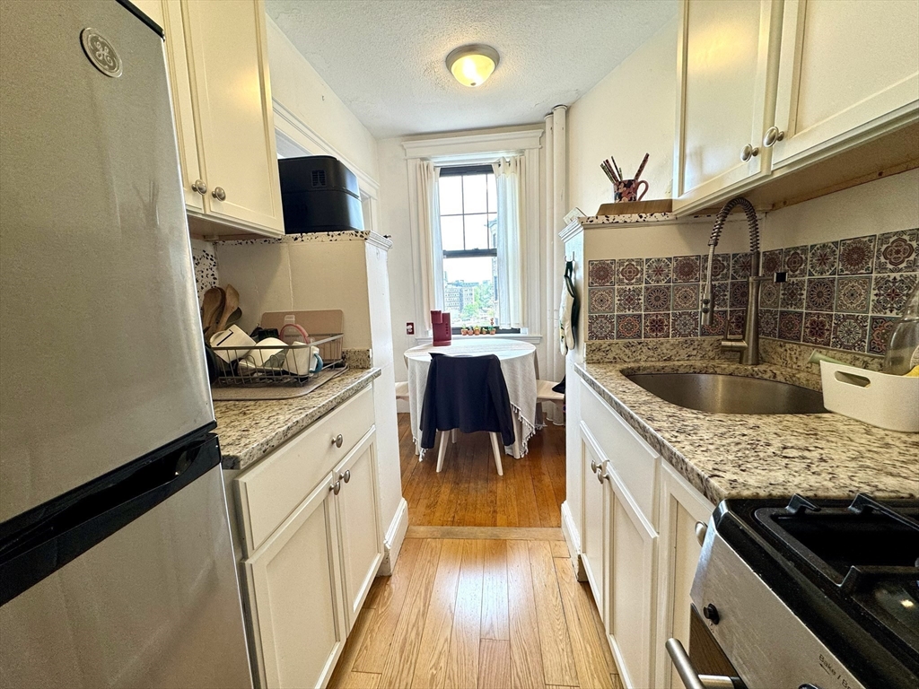 122 Riverway - Fenway