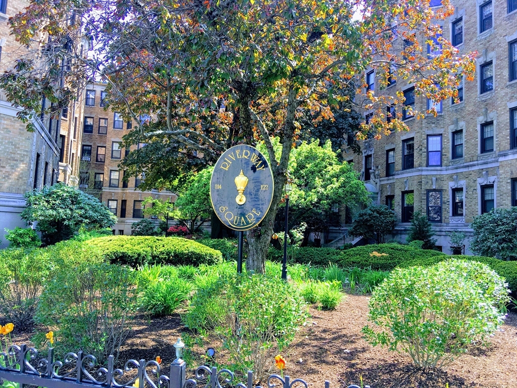 122 Riverway - Fenway