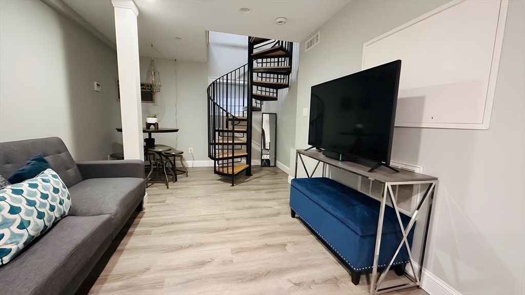 9 Anderson St. - Beacon Hill