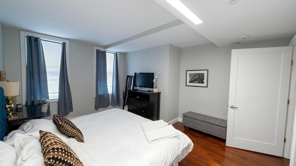 9 Anderson St. - Beacon Hill
