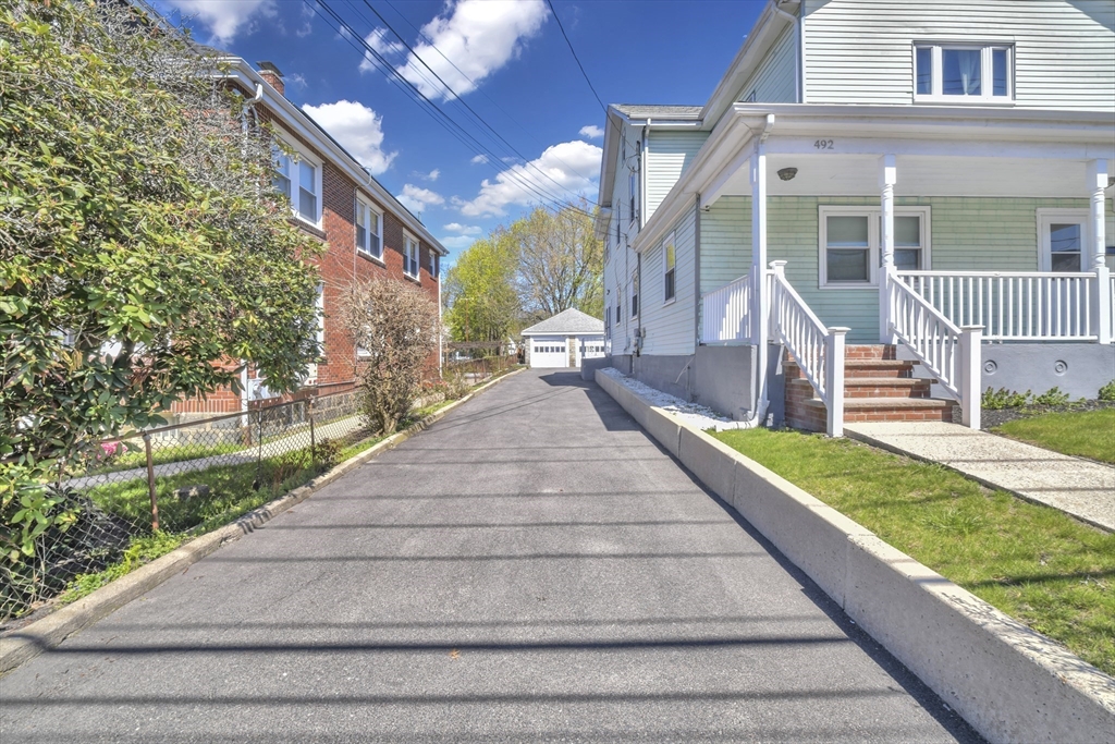 492 Metropolitan Ave. - Hyde Park
