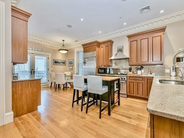 61 M - South Boston