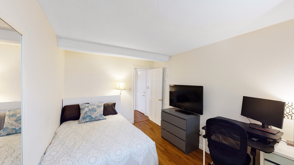 137 Peterborough - Fenway