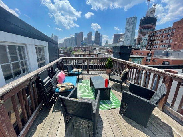 17 Thacher - North End