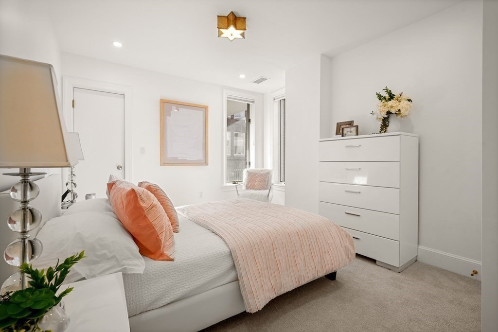 130 Mount Auburn St. - Harvard Square