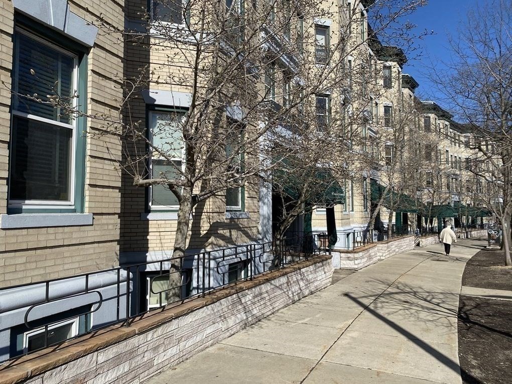 1427 Commonwealth - Brighton