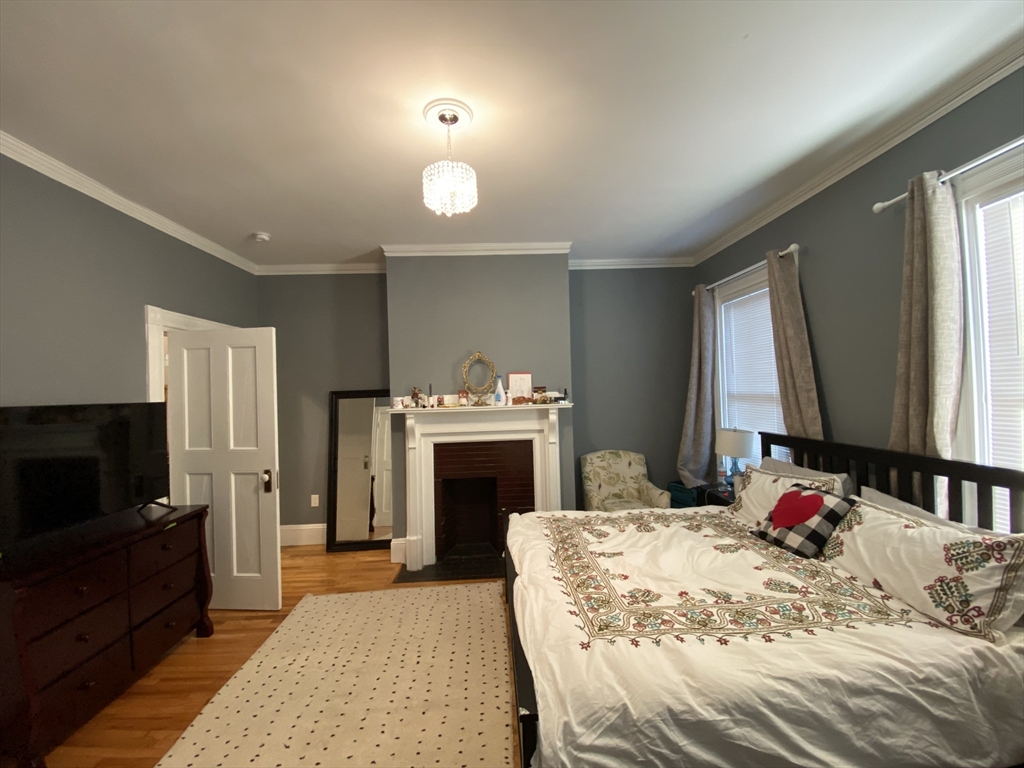 19 Clifford - Roxbury