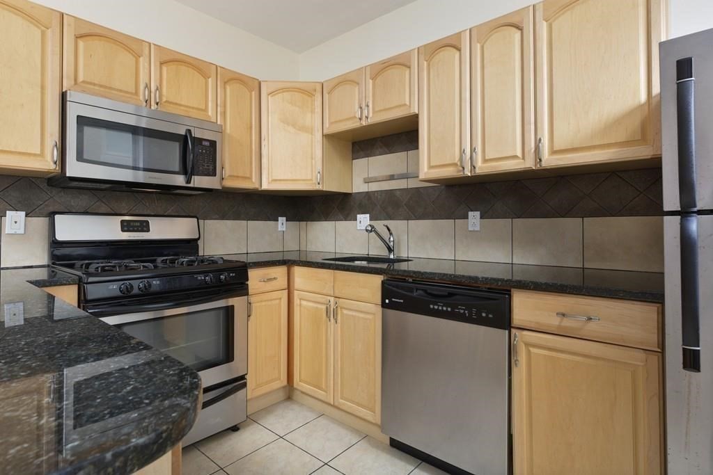 11 Bartlett Pl. - North End