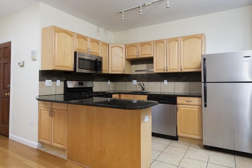11 Bartlett Pl. - North End