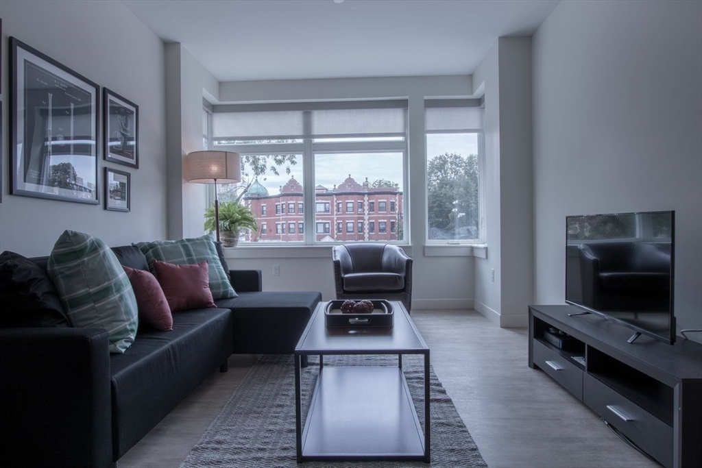 900 Beacon St. - Fenway