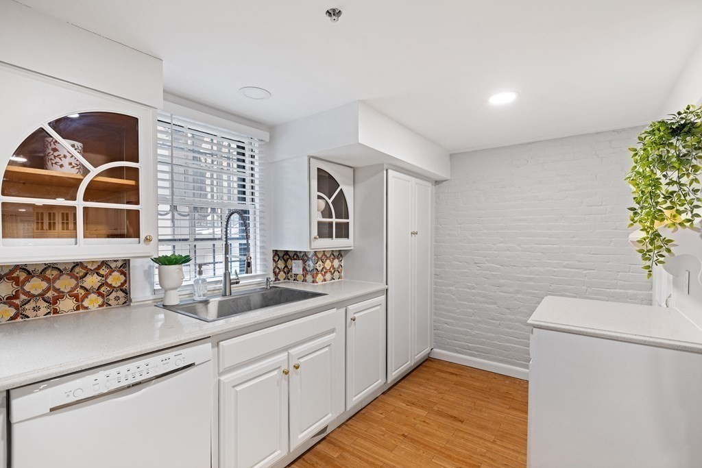 3 Mount Vernon Sq. - Beacon Hill