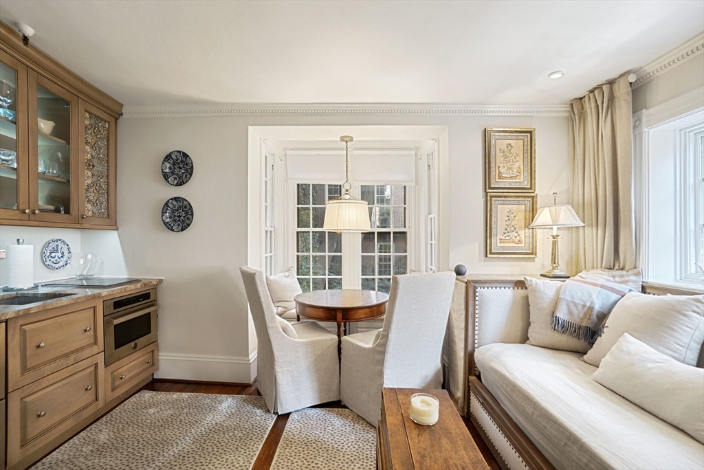 9 Willow - Beacon Hill