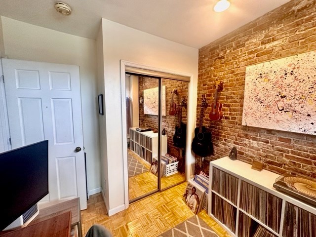 472 Commercial - North End