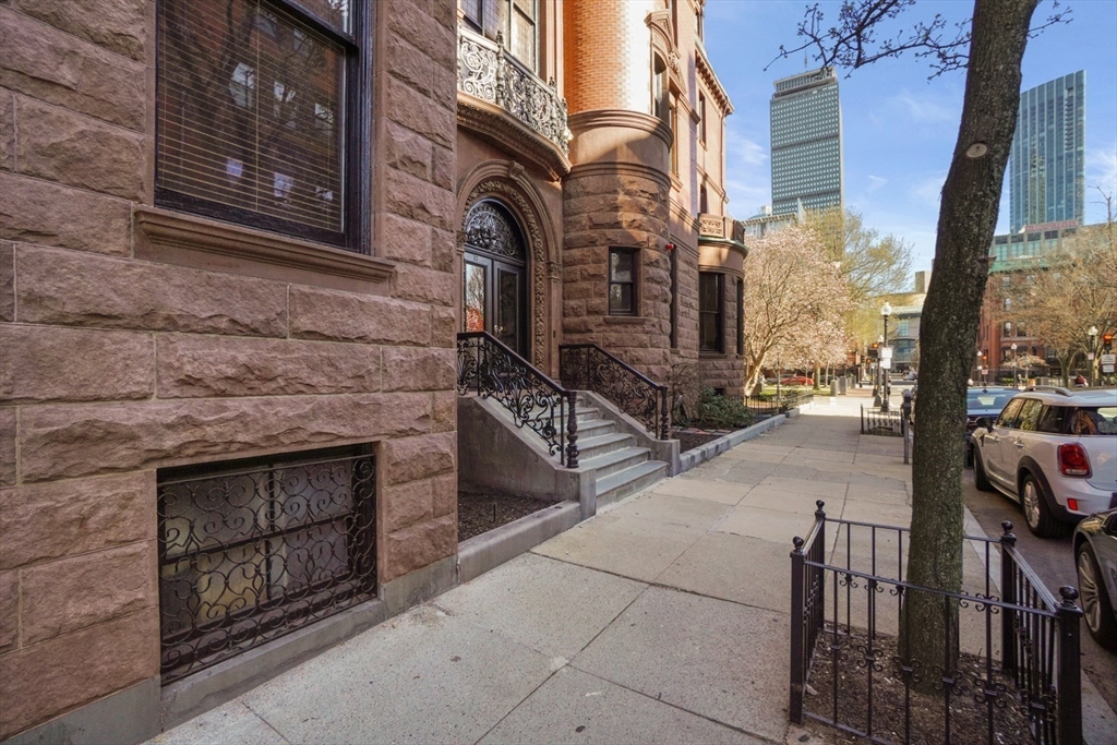 17 Gloucester St. - Back Bay