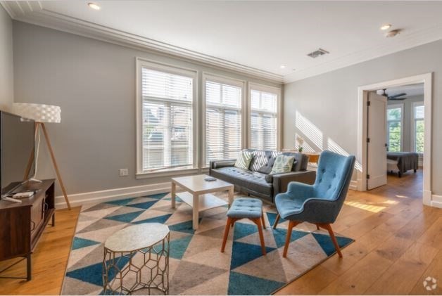 1467 Tremont - Mission Hill