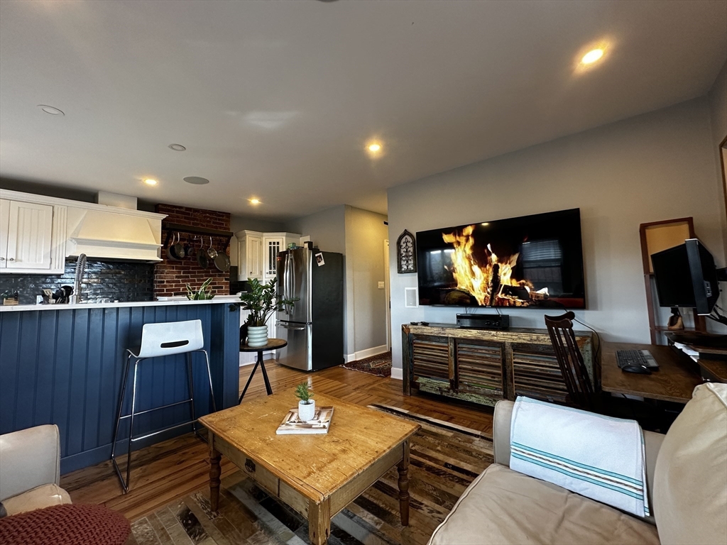 10 Pompeii St. - Roxbury