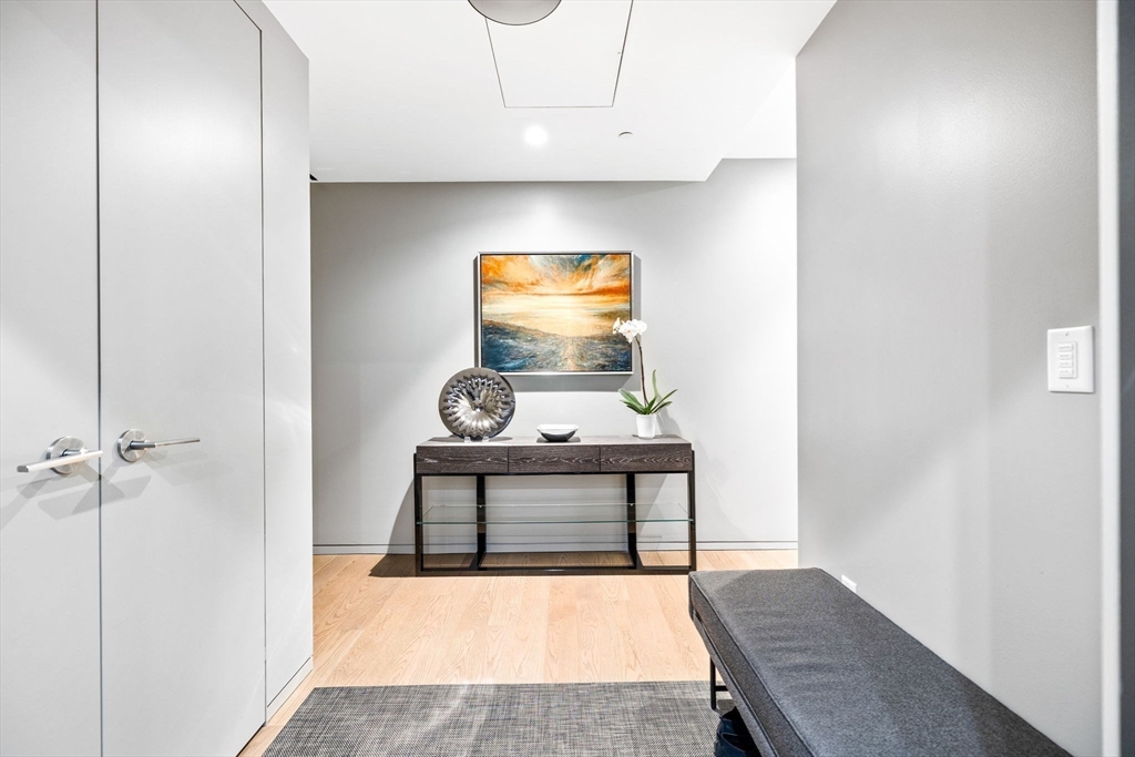 10 Farnsworth - Seaport District