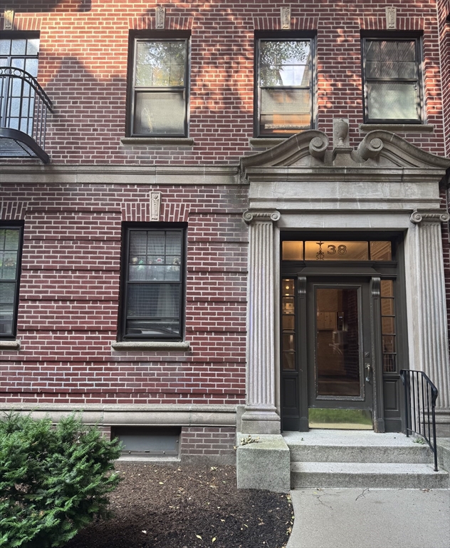 38 Linnaean St. - Harvard Square