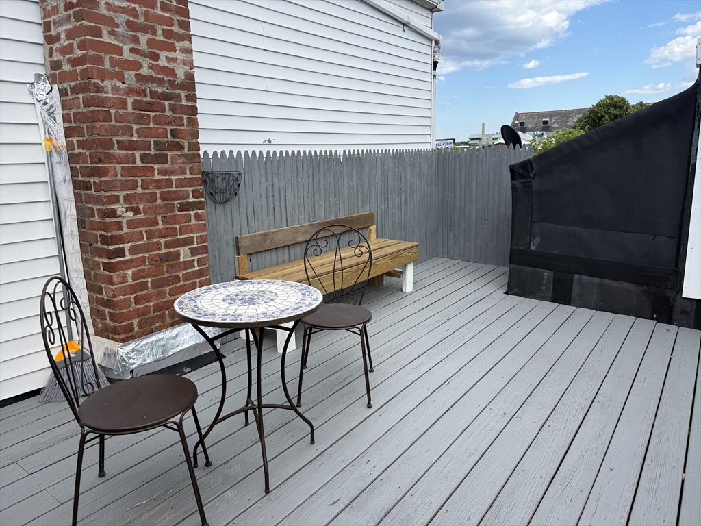125 London - East Boston