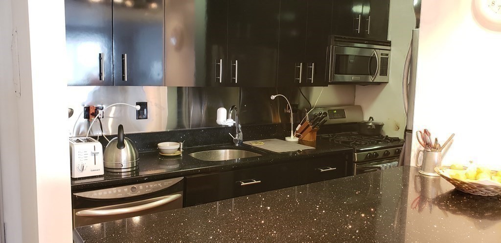 6 Whittier Pl. - West End