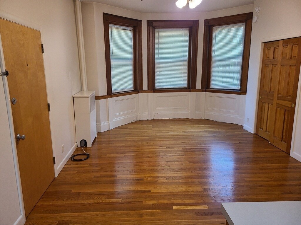 907 Beacon St. - Fenway