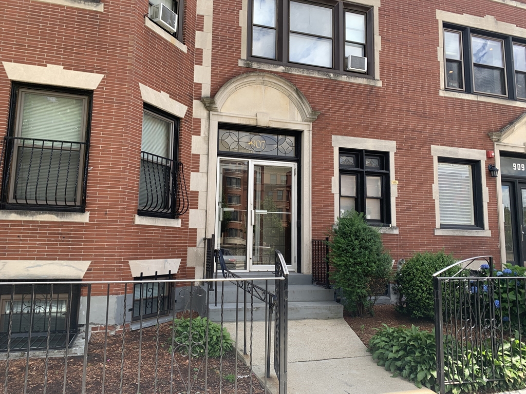 907 Beacon St. - Fenway