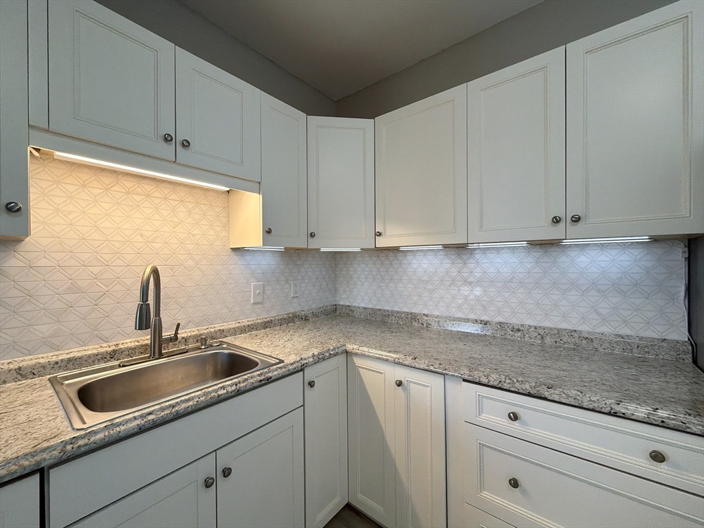 630 Metropolitan Ave. - Hyde Park