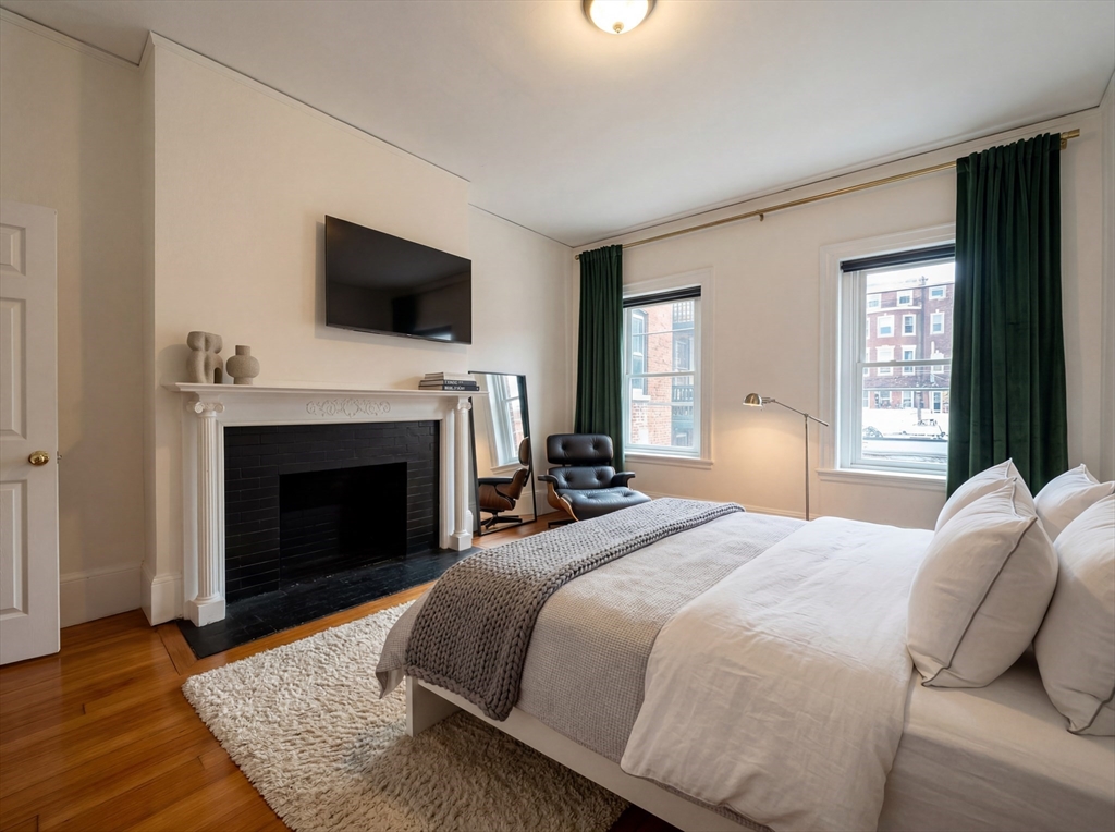1683 Beacon St. - Washington Square