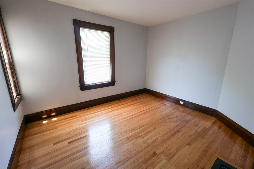50 Thatcher St. - Hyde Park