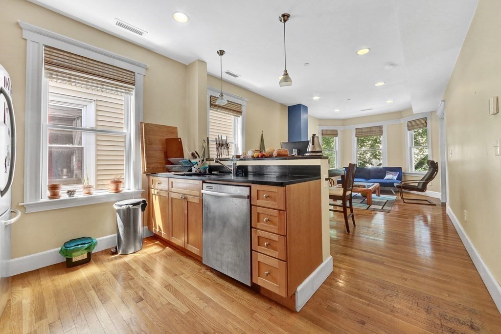 292 Western Ave. - Riverside