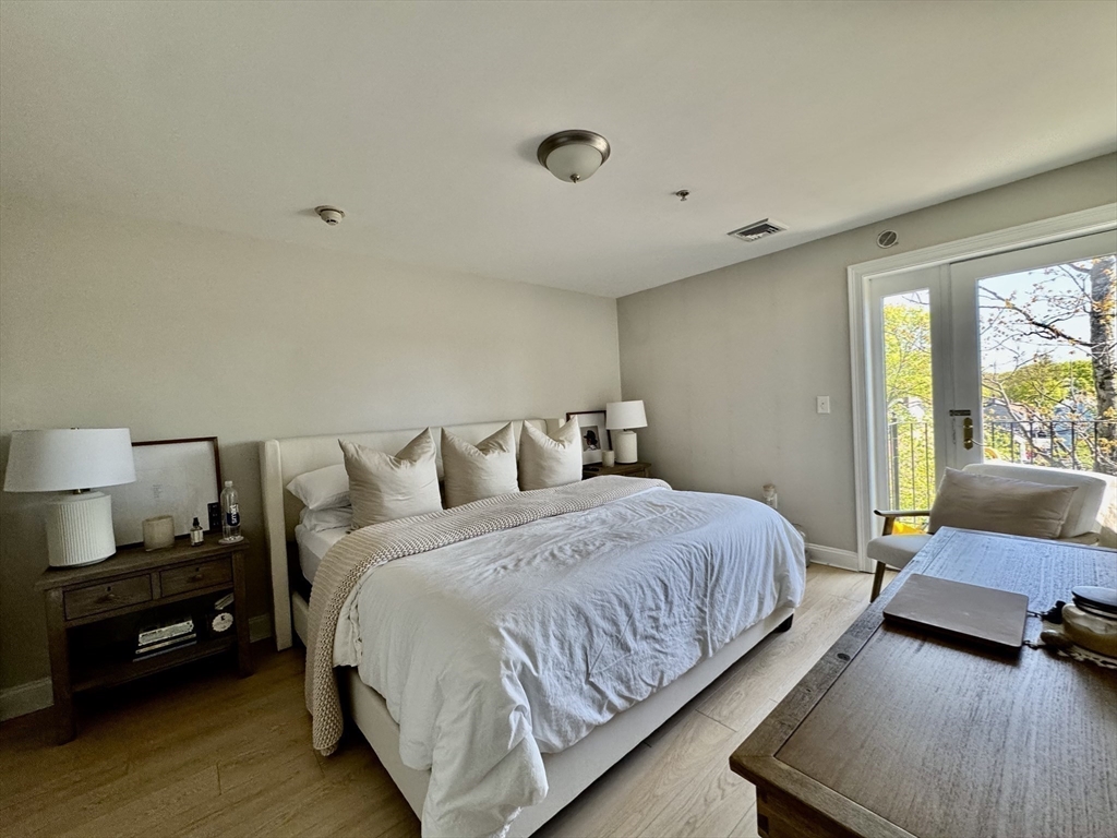 25 Alpine St. - Hyde Park