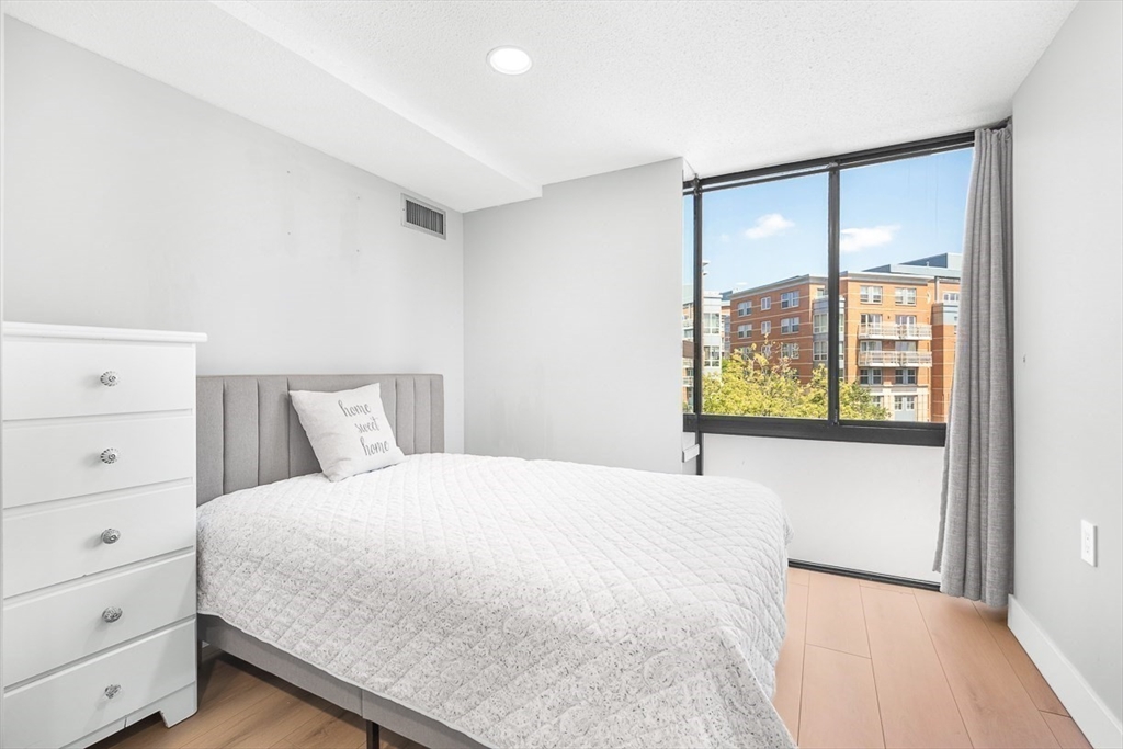 357 Commercial St. - North End