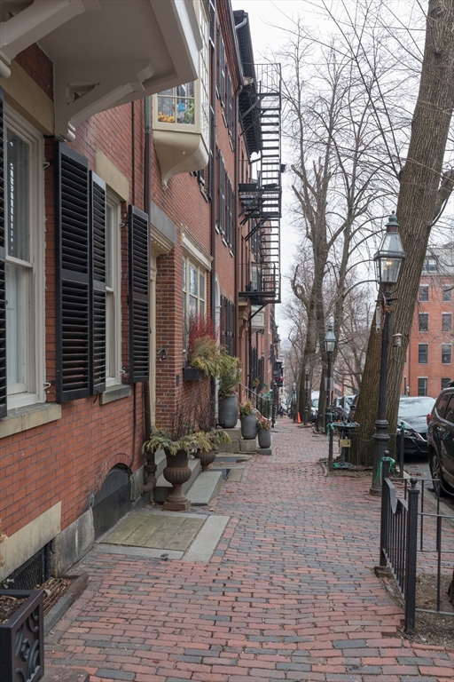 74 Mount Vernon St. - Beacon Hill