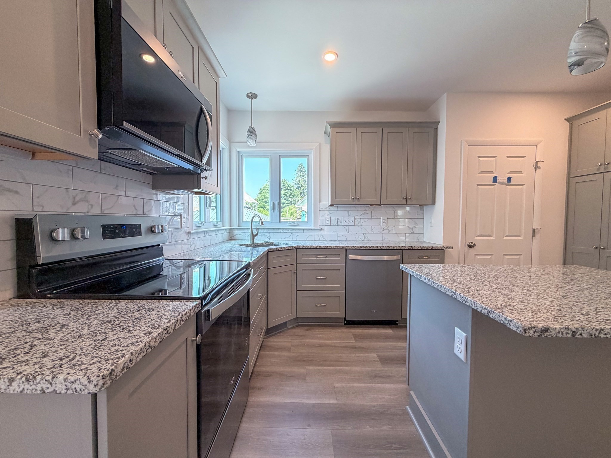 100 Sheridan Ave. - Medford