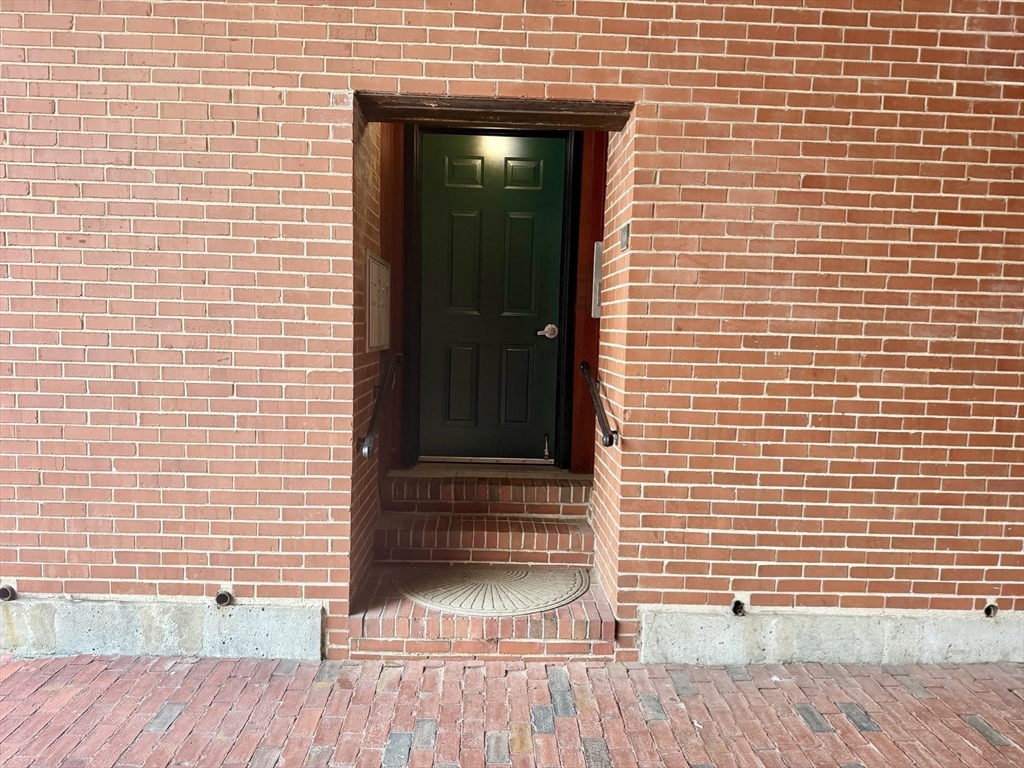 170 Commercial St. - North End