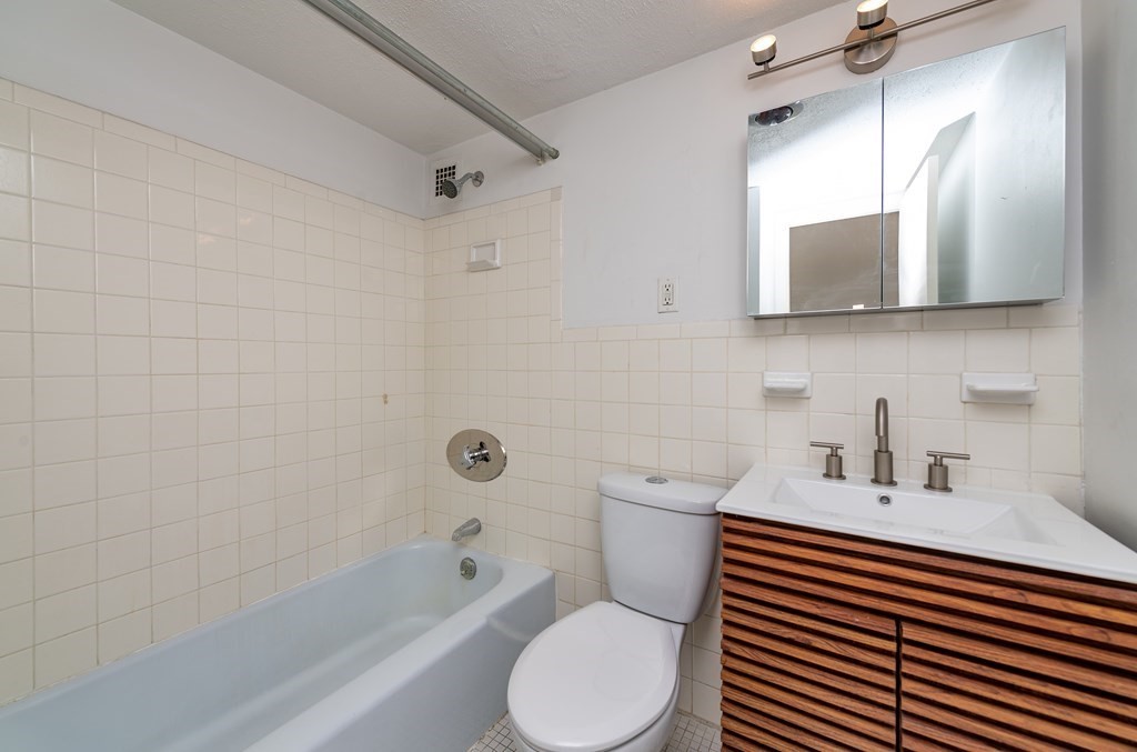 6 Whittier Pl. - West End