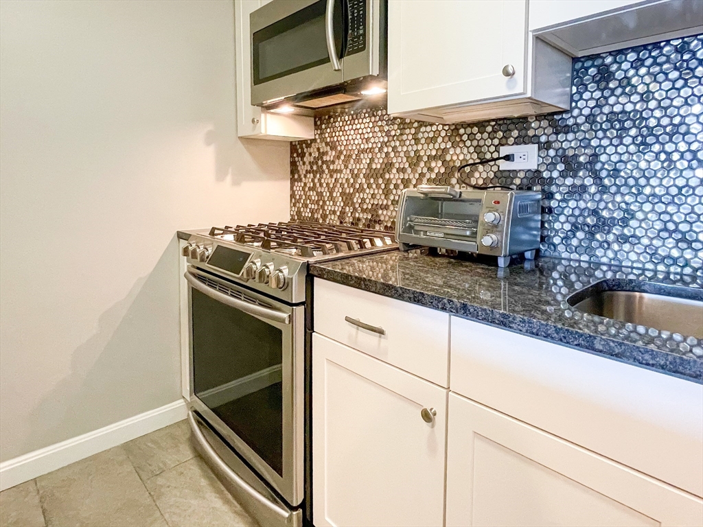 9 Hawthorne Pl. - West End