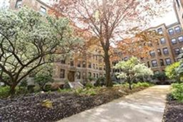 116 Riverway - Fenway
