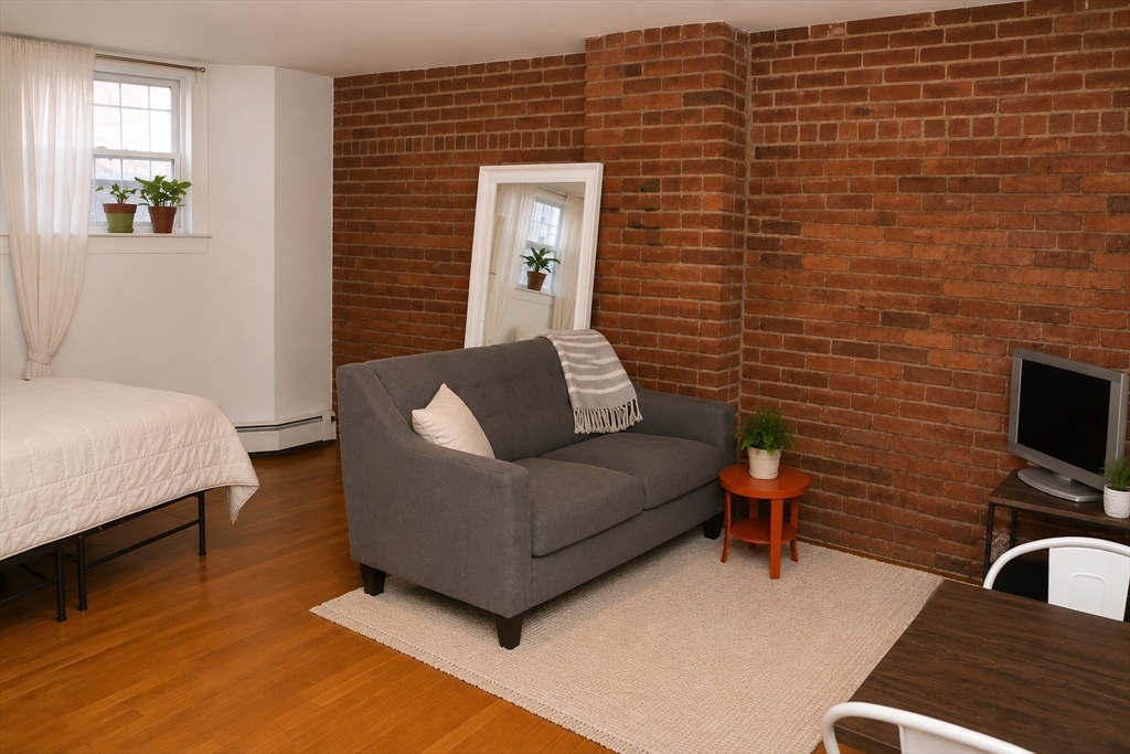 23 East Springfield - South End