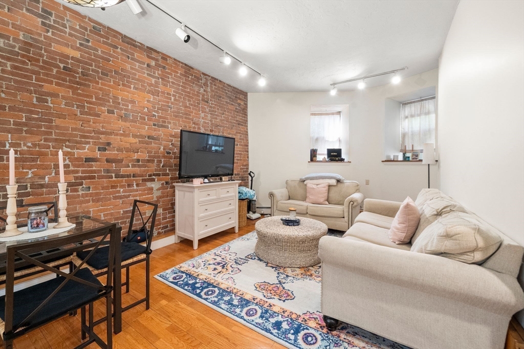 30 Peterborough - Fenway
