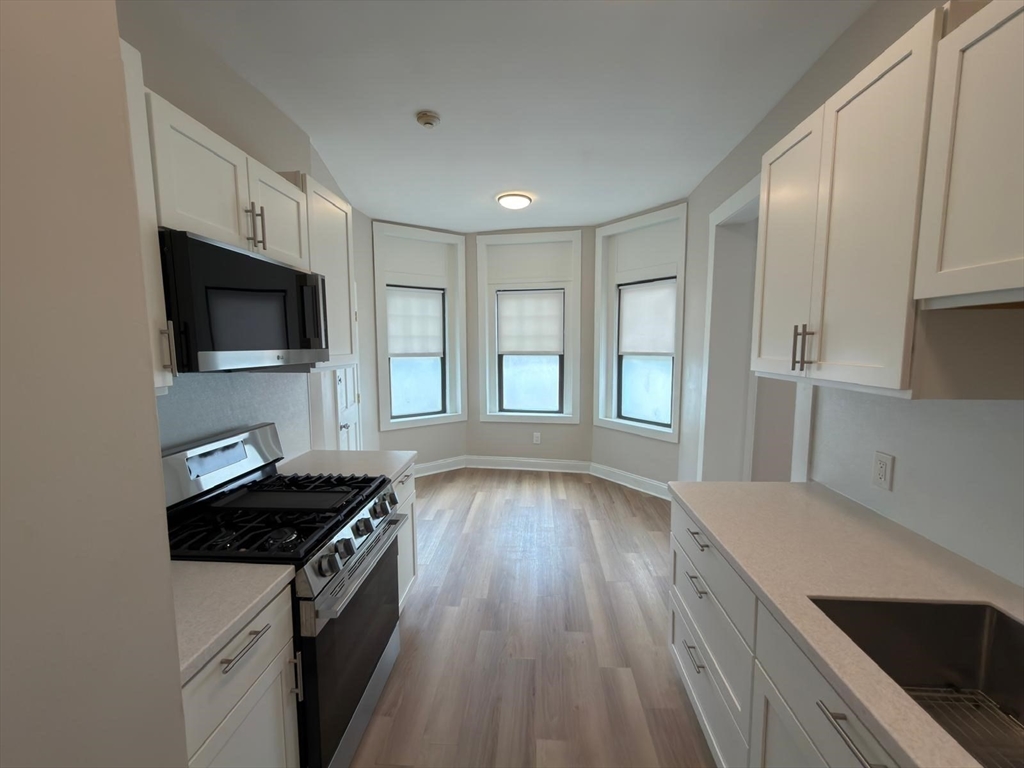 394 Riverway - Mission Hill