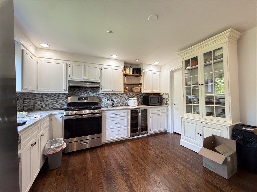 26 Hanmond Pond Pkwy. - Brookline