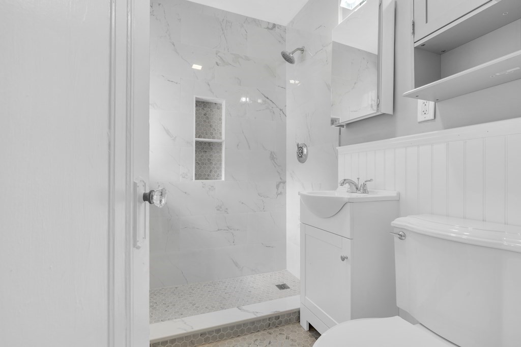 122 Riverway - Fenway