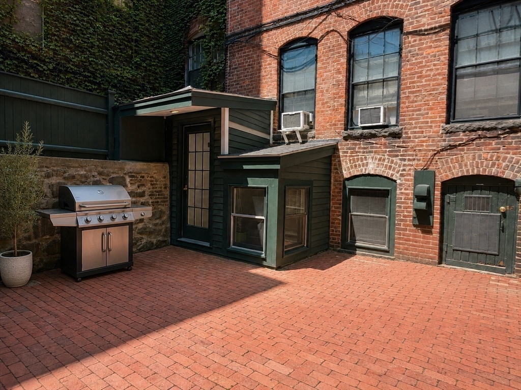 28 Phillips St. - Beacon Hill