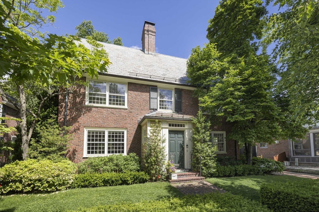 19 Gray Gardens East - Neighborhood Nine