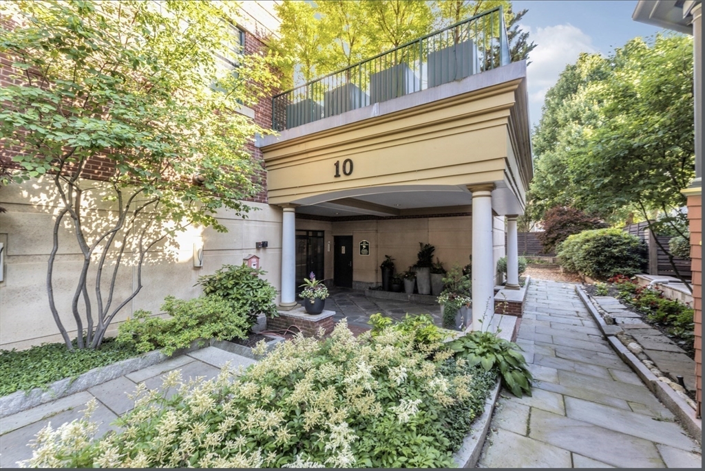 10 Vernon - Coolidge Corner