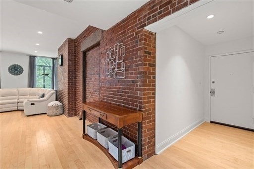 142 Commercial St. - North End