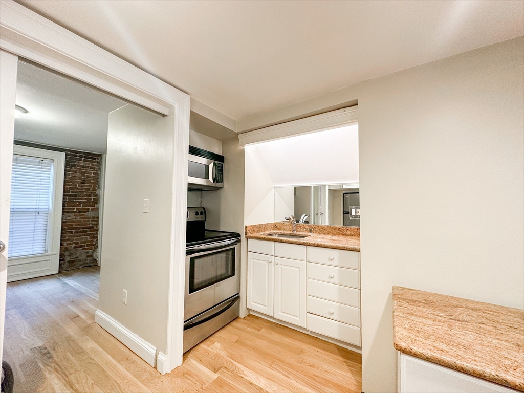61 Phillips St. - Beacon Hill