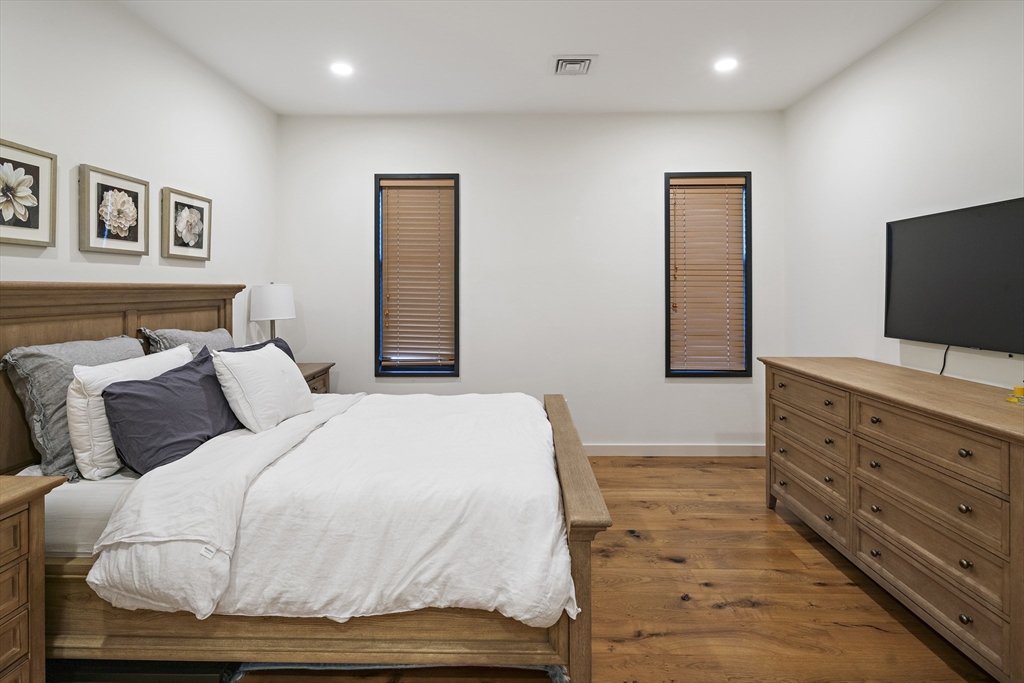 211 Condor - East Boston