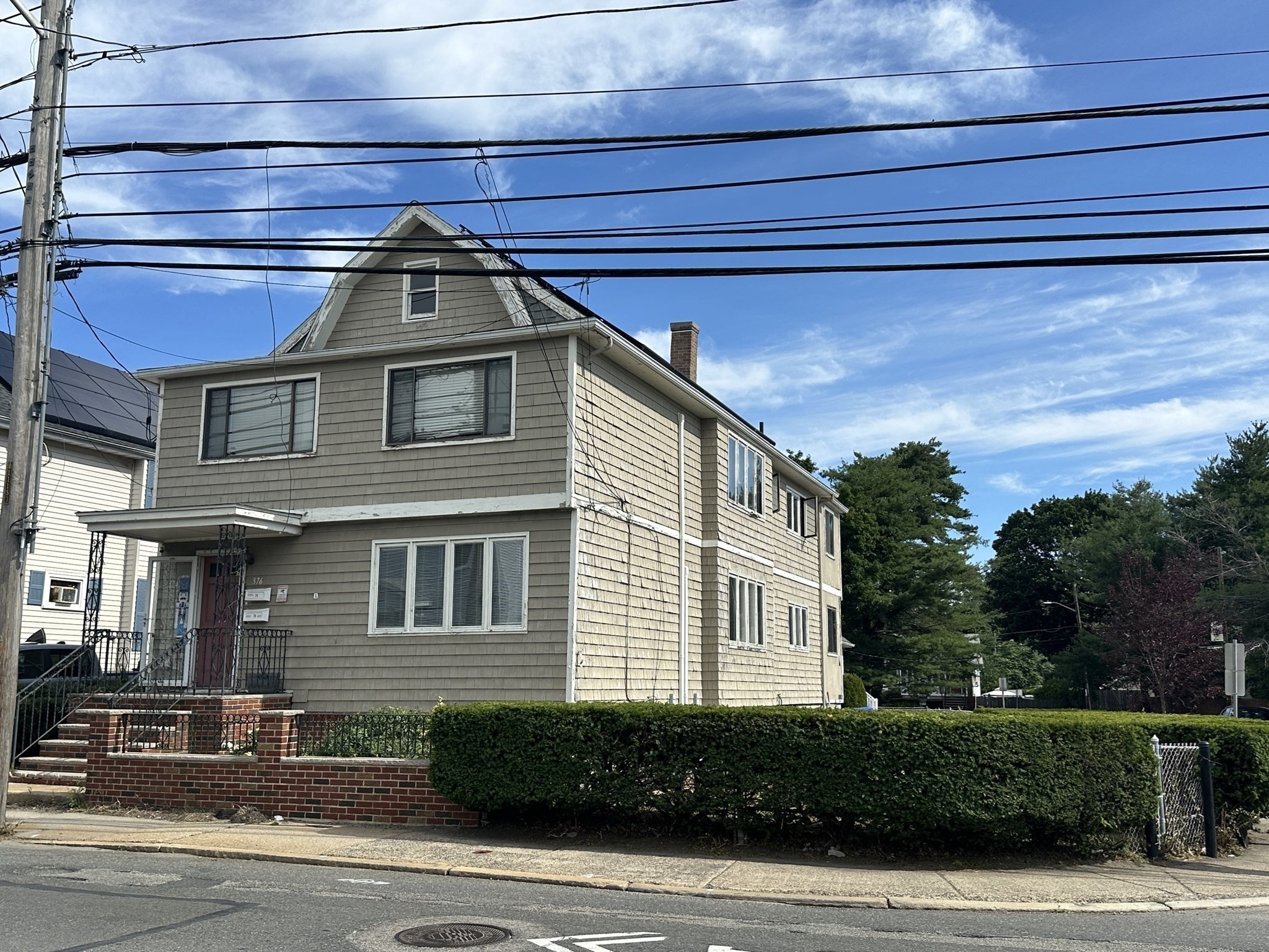374 Riverside Ave. - Medford